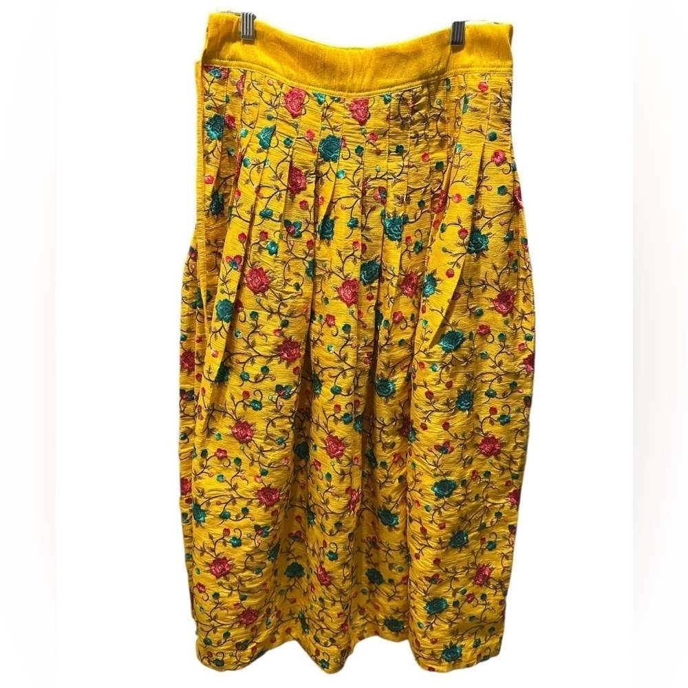 Embroidered Floral Yellow Skirt size 30 - Picture 3 of 9